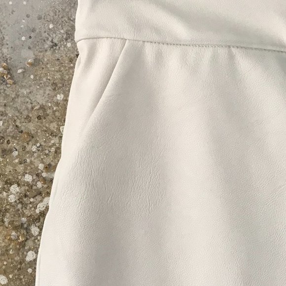 🇮🇹 Philharmonie by Grace White Faux Leather Skirt (NWT, Made in Italy) - Picture 4 of 9